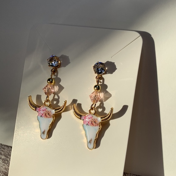 New Hand Crafted Cowboy Cattle Post Western Earrings with Crystal cowgirls - Picture 5 of 9